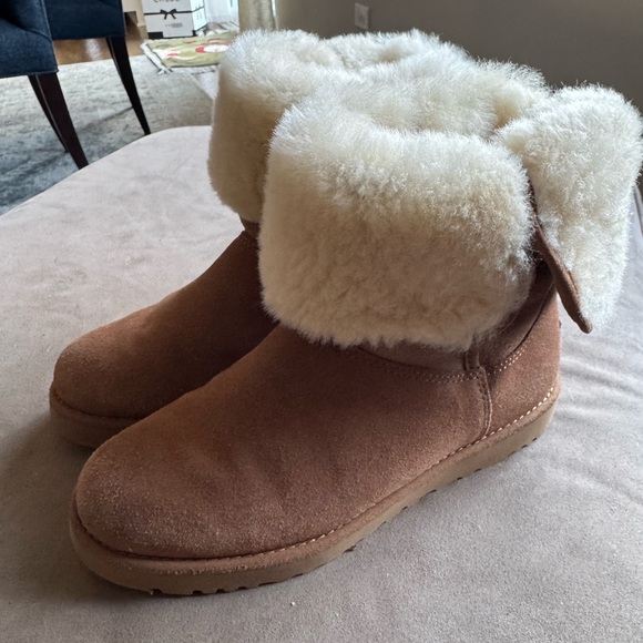 UGG Shoes - UGG Michelle Womens Boots good for Girls too